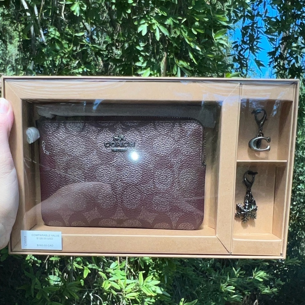 COACH Boxed Corner Zip Wristlet in Signature Canvas with Charms NWT